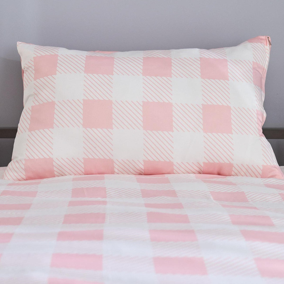 rose quartz gingham pink and white bamboo duvet cover set close up